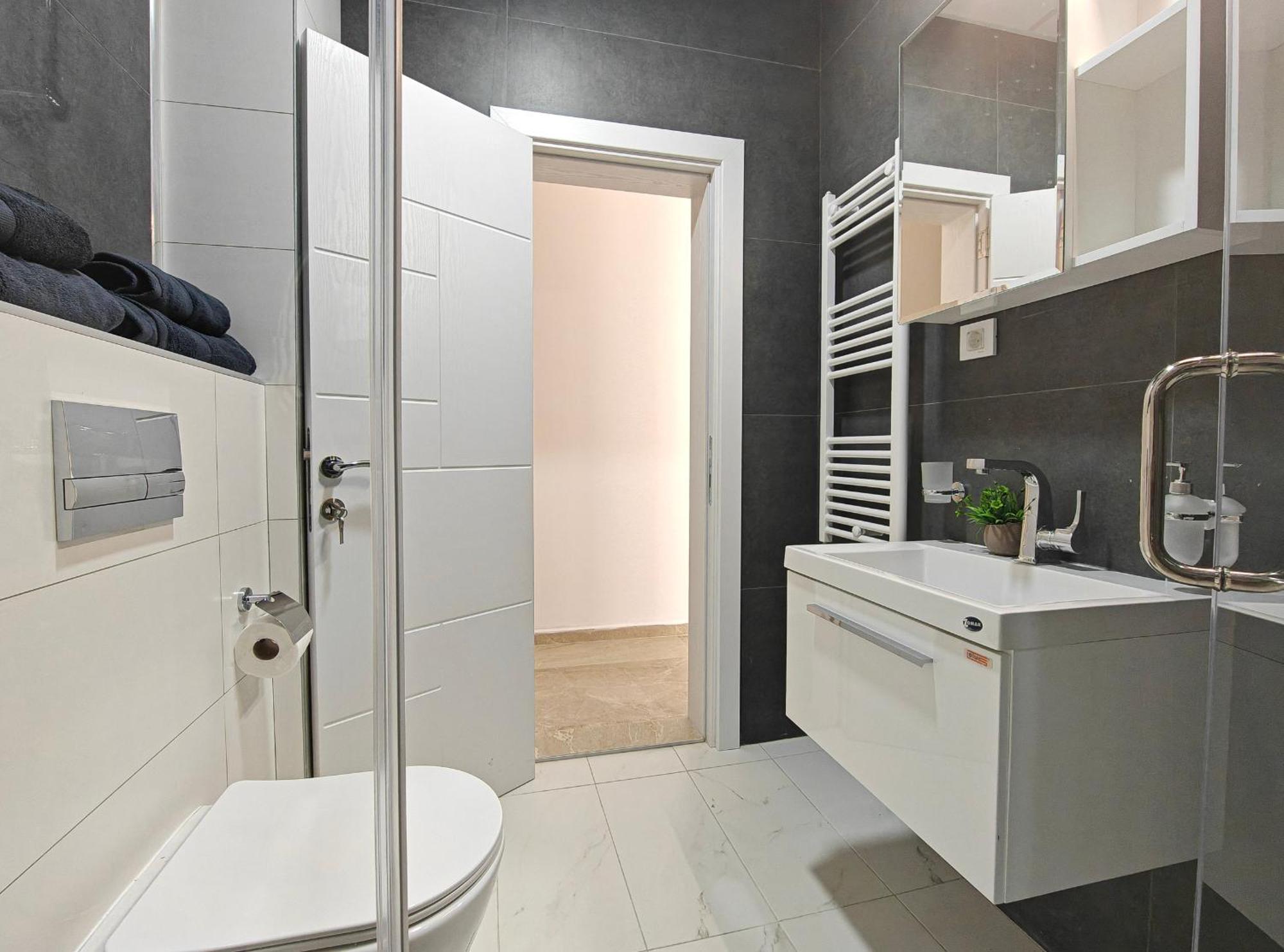 Home Art Apartments Skopje Buitenkant foto